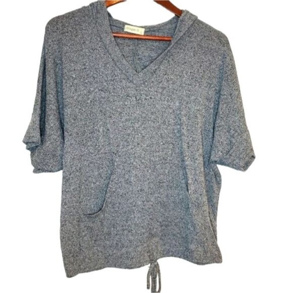 Marled gray knit top with hood Size Large